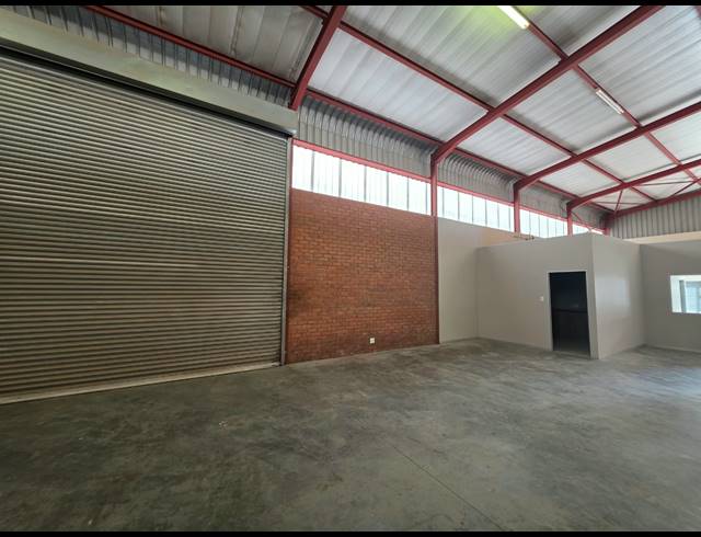 310M² WAREHOUSE TO LET IN OOS EINDE